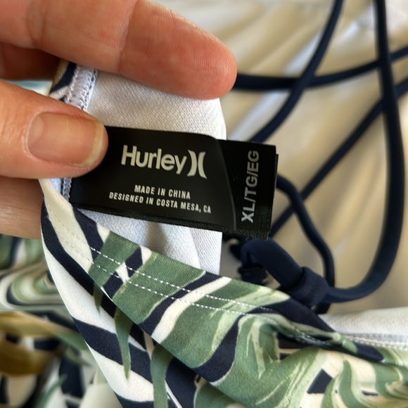 Hurley one piece swimsuit - Picture 3 of 3